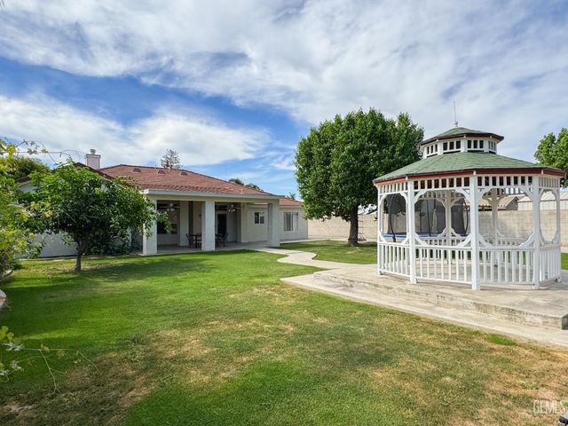 9320 Quail Brook Court, Bakersfield, CA 93312