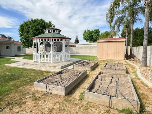 9320 Quail Brook Court, Bakersfield, CA 93312