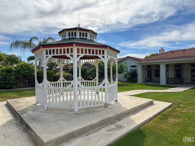 9320 Quail Brook Court, Bakersfield, CA 93312