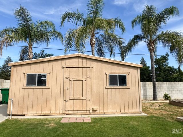 9320 Quail Brook Court, Bakersfield, CA 93312