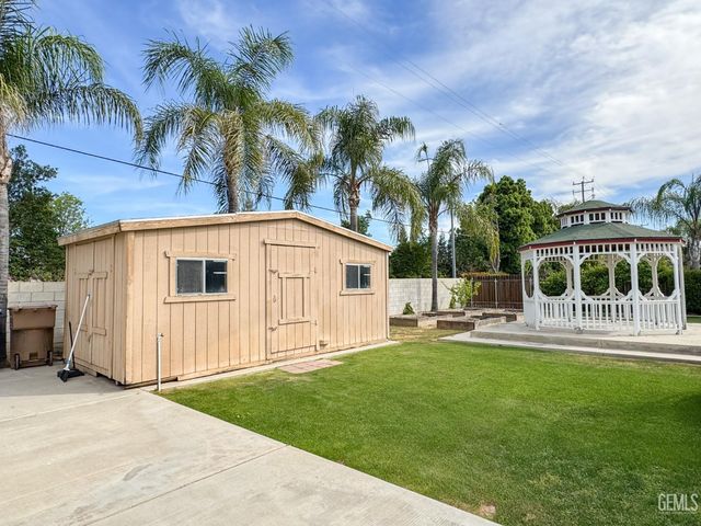 9320 Quail Brook Court, Bakersfield, CA 93312