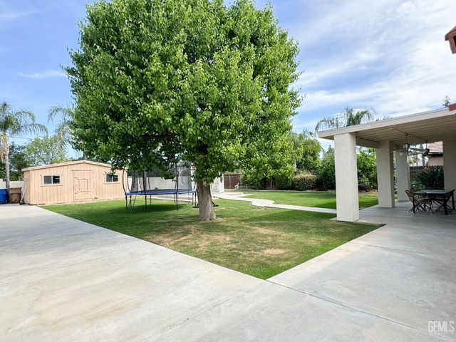 9320 Quail Brook Court, Bakersfield, CA 93312