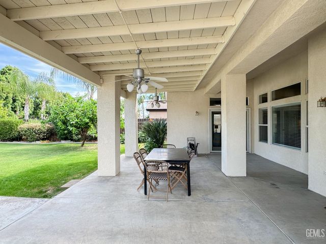 9320 Quail Brook Court, Bakersfield, CA 93312