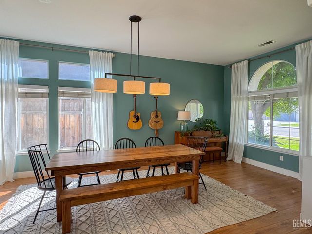 9320 Quail Brook Court, Bakersfield, CA 93312