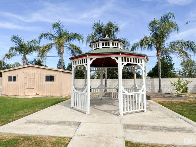 9320 Quail Brook Court, Bakersfield, CA 93312