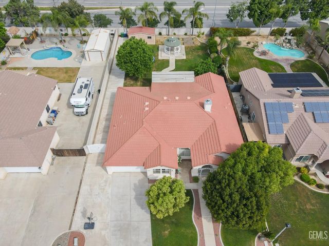 9320 Quail Brook Court, Bakersfield, CA 93312