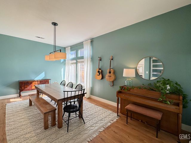 9320 Quail Brook Court, Bakersfield, CA 93312