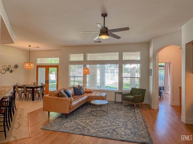 9320 Quail Brook Court, Bakersfield, CA 93312