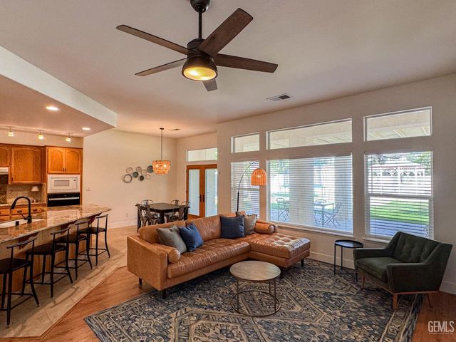 9320 Quail Brook Court, Bakersfield, CA 93312