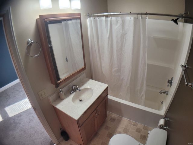 1547 E Locust Street, Vincennes, IN 47591