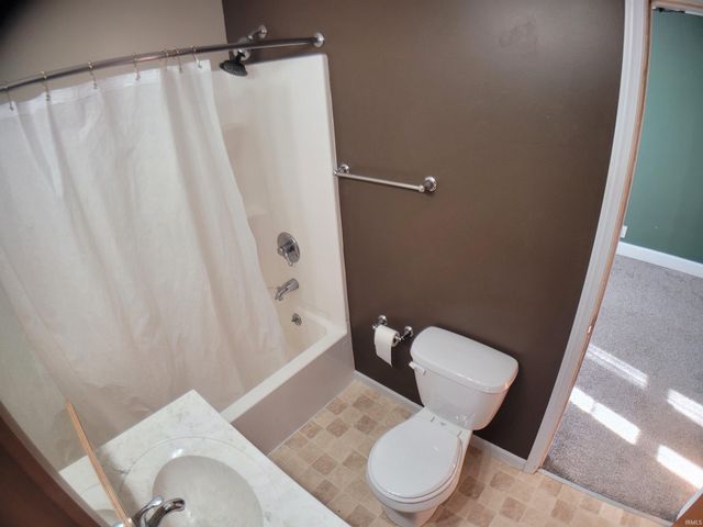 1547 E Locust Street, Vincennes, IN 47591