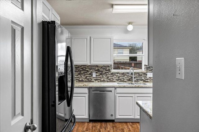 158 Bristol Bend Lane, Dickinson, TX 77539