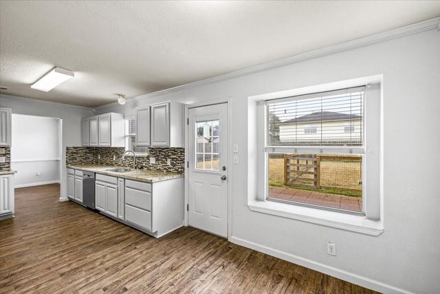 158 Bristol Bend Lane, Dickinson, TX 77539