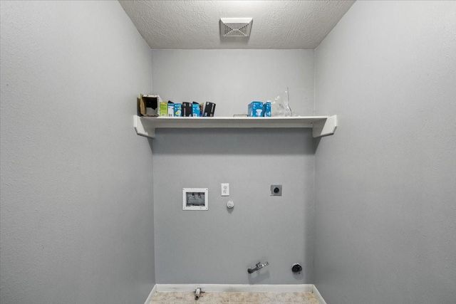 158 Bristol Bend Lane, Dickinson, TX 77539