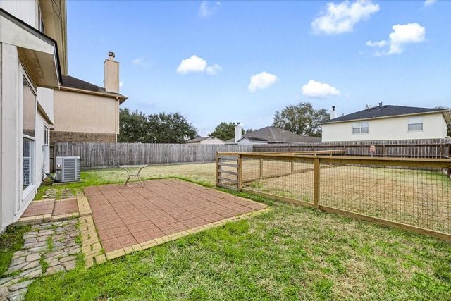 158 Bristol Bend Lane, Dickinson, TX 77539