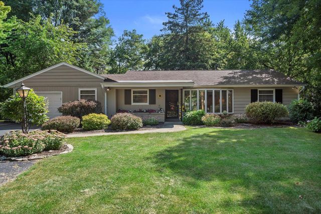 10125 W Ridge ROAD, Hales Corners, WI 53130