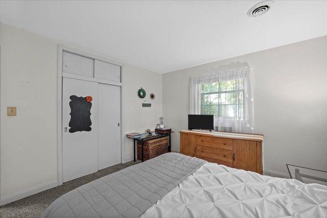 10125 W Ridge ROAD, Hales Corners, WI 53130