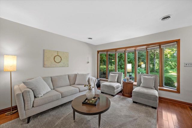 10125 W Ridge ROAD, Hales Corners, WI 53130