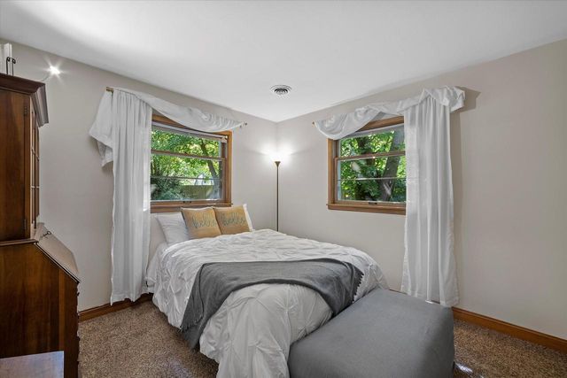 10125 W Ridge ROAD, Hales Corners, WI 53130