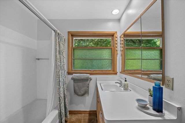 10125 W Ridge ROAD, Hales Corners, WI 53130