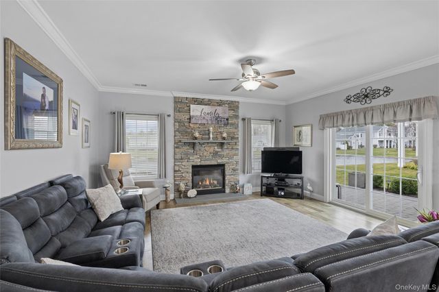 549 Highland Court, Moriches, NY 11955