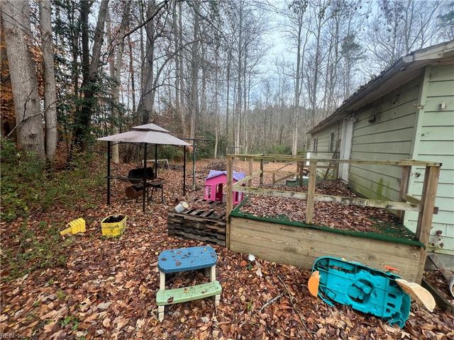 2141 Hosier RD, Suffolk, VA 23434