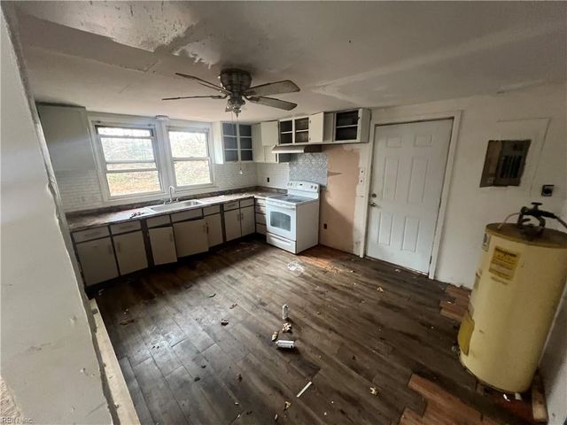 2141 Hosier RD, Suffolk, VA 23434