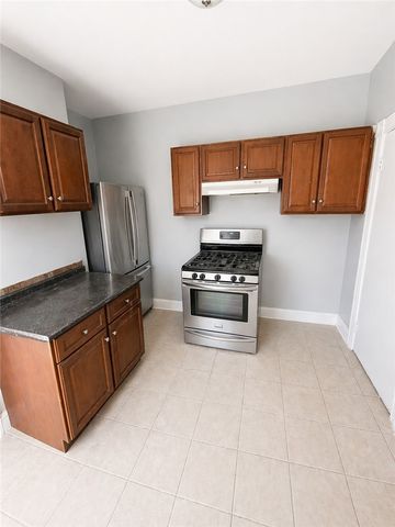 284 Massachusetts Avenue 3, Providence, RI 02905