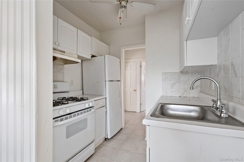 14 Marlan Court, Sea Cliff, NY 11579 — photo 5