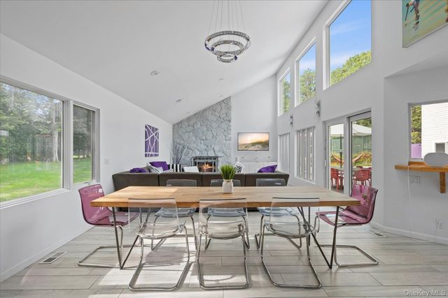 5 Lakewood Lane, Quogue, NY 11959