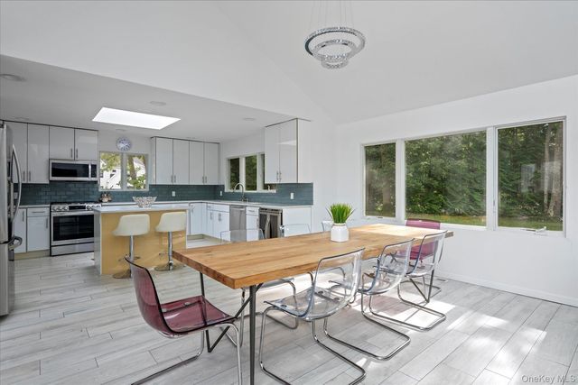 5 Lakewood Lane, Quogue, NY 11959