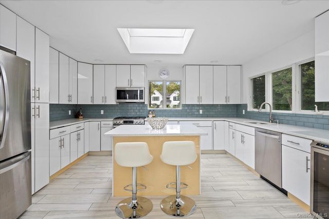 5 Lakewood Lane, Quogue, NY 11959