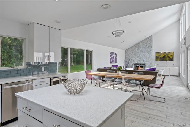 5 Lakewood Lane, Quogue, NY 11959