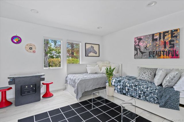 5 Lakewood Lane, Quogue, NY 11959