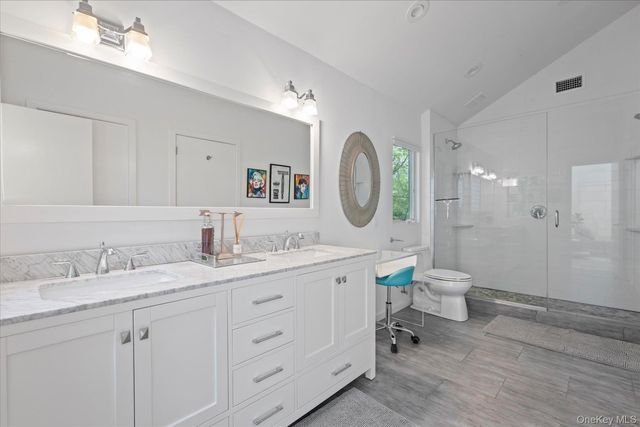 5 Lakewood Lane, Quogue, NY 11959