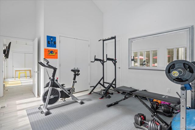 5 Lakewood Lane, Quogue, NY 11959