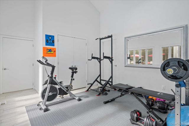 5 Lakewood Lane, Quogue, NY 11959