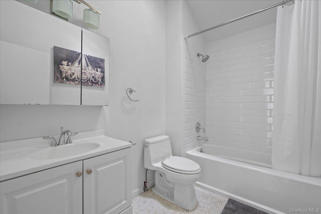 5 Lakewood Lane, Quogue, NY 11959