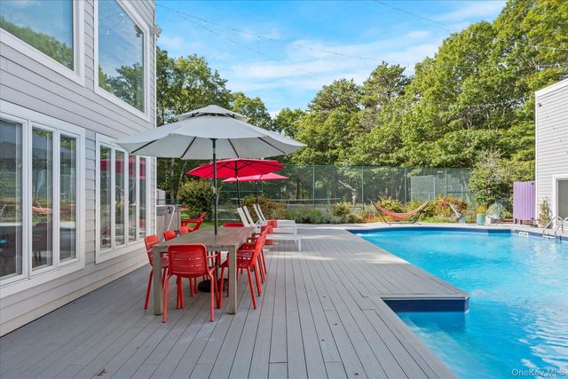 5 Lakewood Lane, Quogue, NY 11959