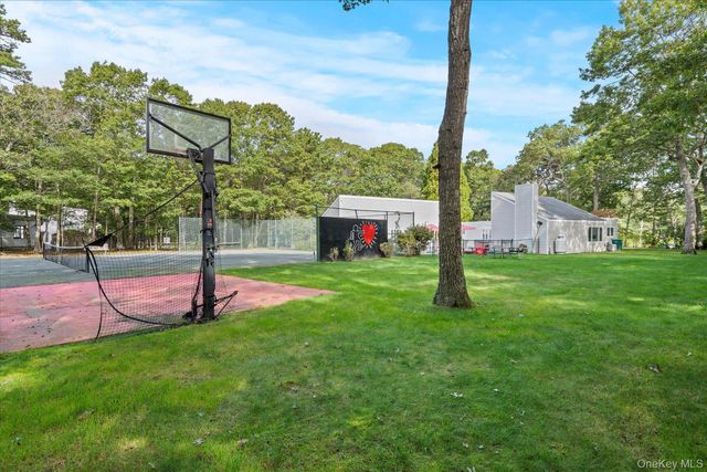 5 Lakewood Lane, Quogue, NY 11959