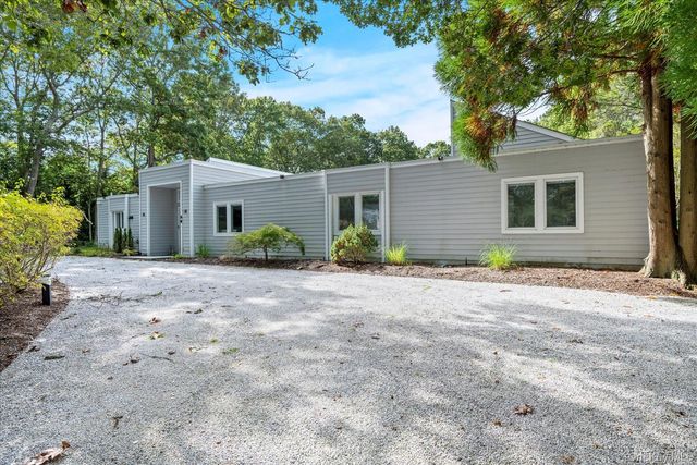 5 Lakewood Lane, Quogue, NY 11959