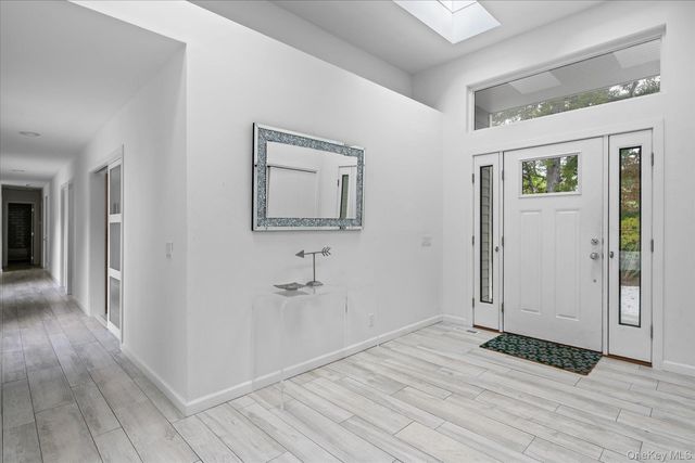 5 Lakewood Lane, Quogue, NY 11959