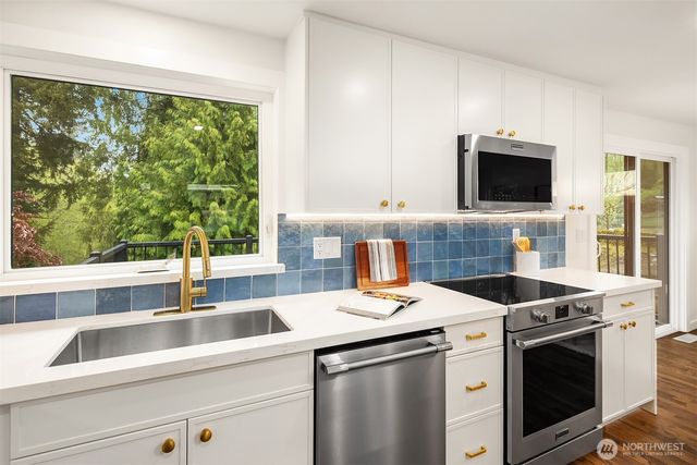 21237 38th Place W, Brier, WA 98036