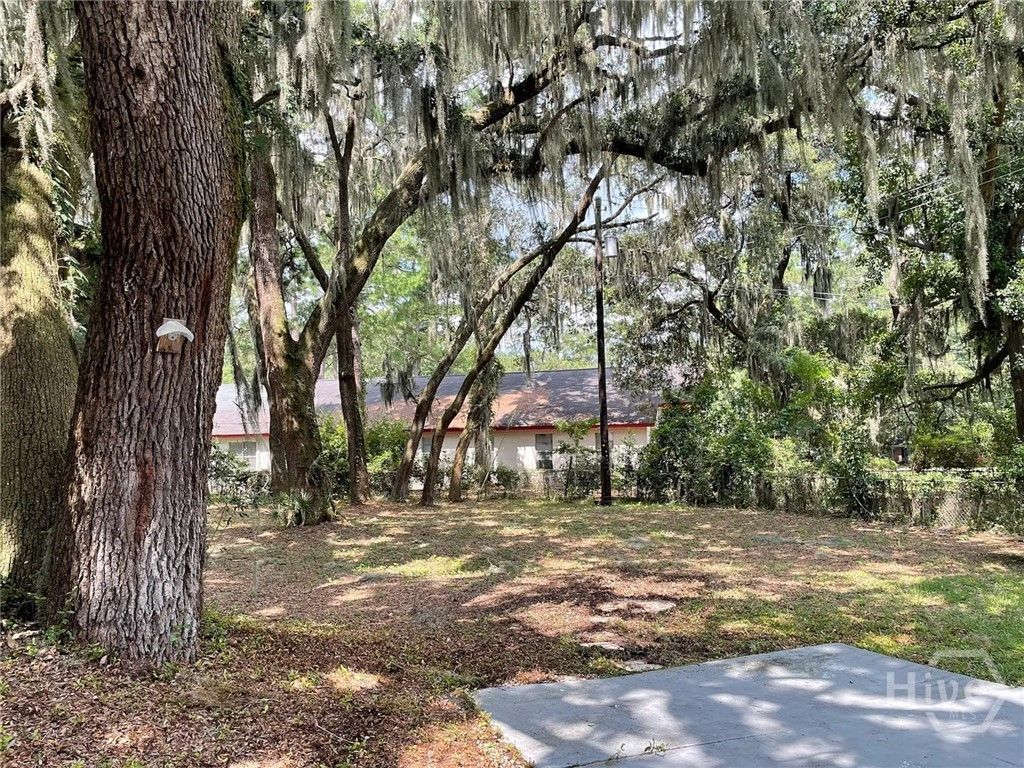 Image 16 of property listing at 6910 Damascus Road, Savannah, GA 31406