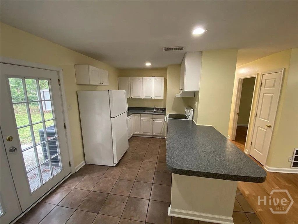 Image 5 of property listing at 6910 Damascus Road, Savannah, GA 31406