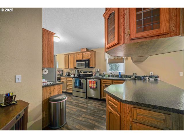 1655 S ELM St 3, Canby, OR 97013