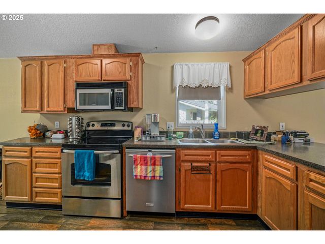 1655 S ELM St 3, Canby, OR 97013
