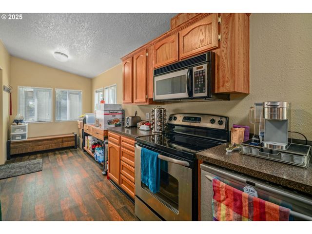 1655 S ELM St 3, Canby, OR 97013