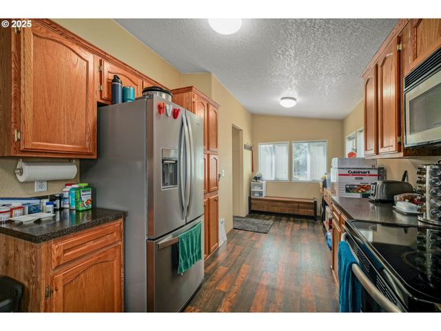 1655 S ELM St 3, Canby, OR 97013