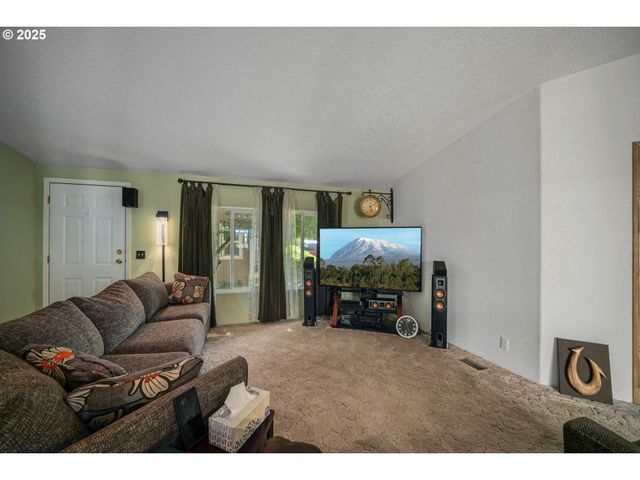 1655 S ELM St 3, Canby, OR 97013